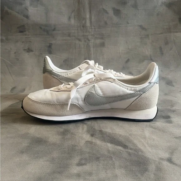 Nike Waffle Trainer 2 "White/Metallic Silver" Sneakers - Picture 6 of 10